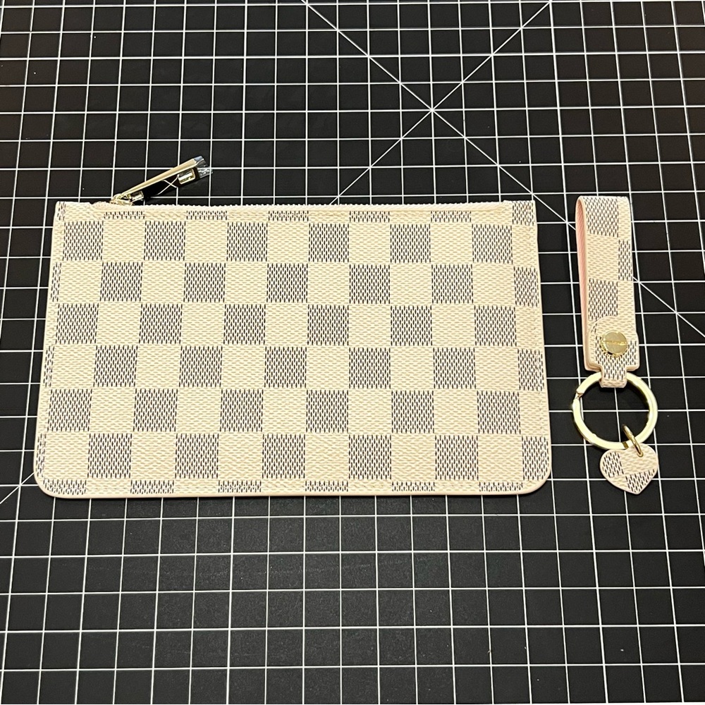 ❤️NWOT Pouch and key chain bundle